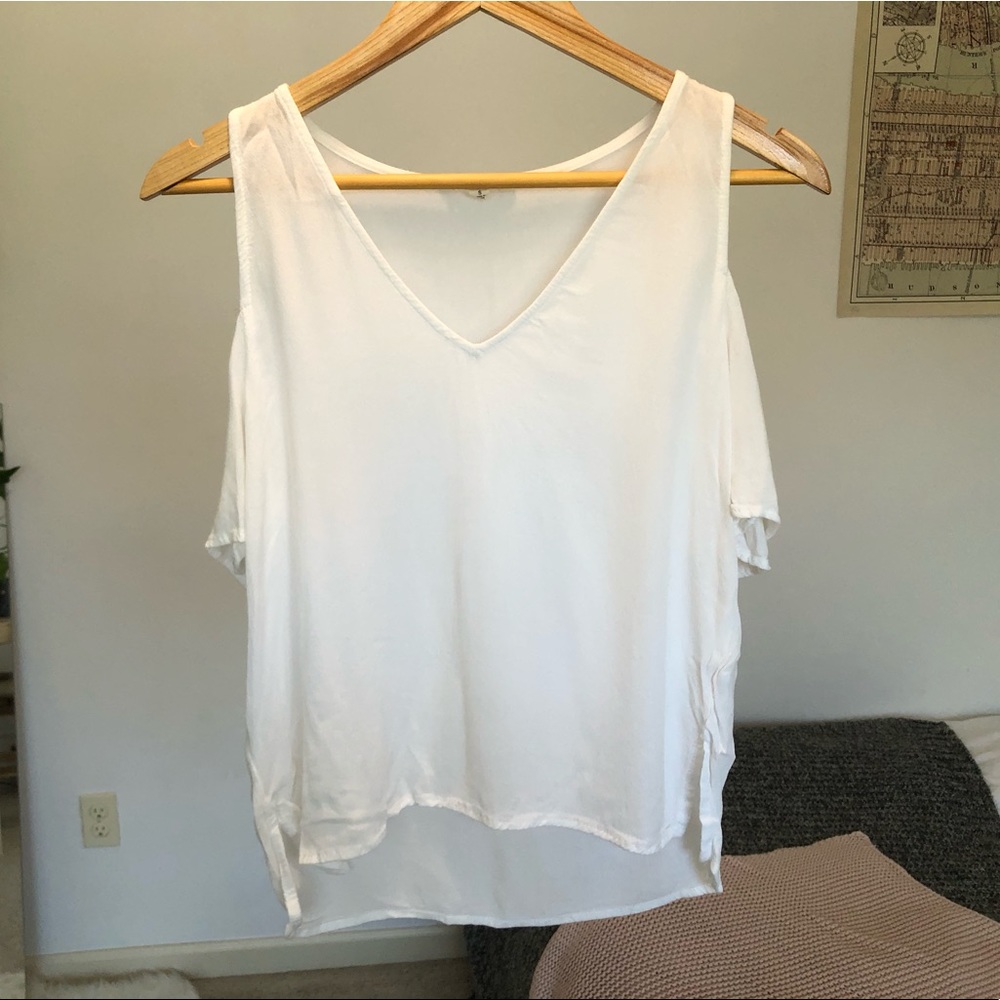 White v neck flowy blouse with shoulder holes